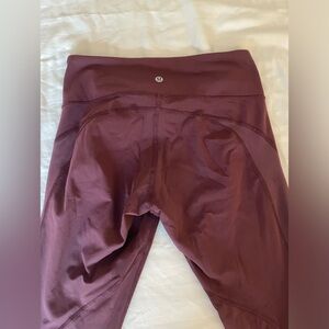 Lululemon brandywine colored running leggings.